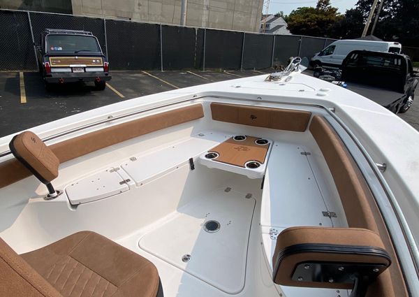 Sea-pro 242-CENTER-CONSOLE image