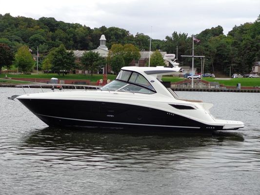 Sea Ray 350 Sundancer - main image