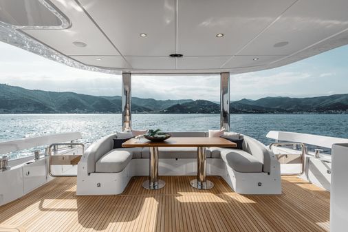 Azimut 78 Flybridge image