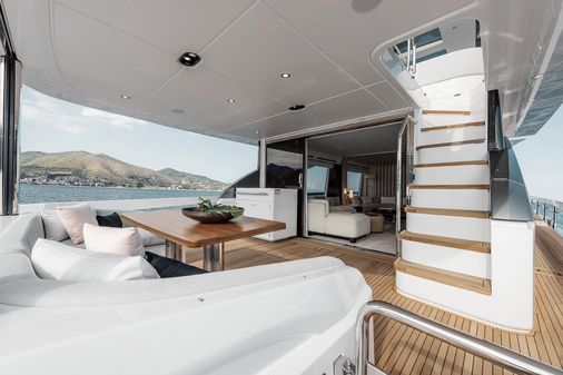 Azimut 78 Flybridge image