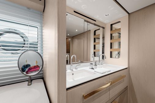 Azimut 78 Flybridge image