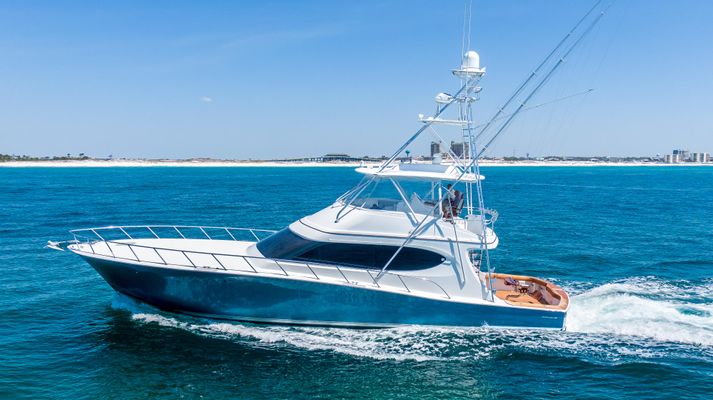 Hatteras GT70 - main image