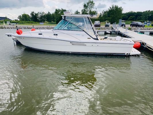 Pursuit 30 Express - main image