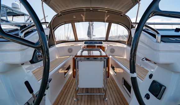 Oyster 575 image