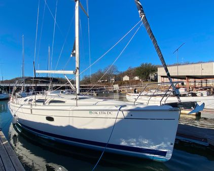 Hunter 36 image