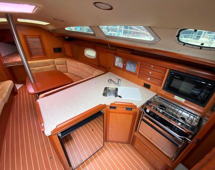Hunter 36 image