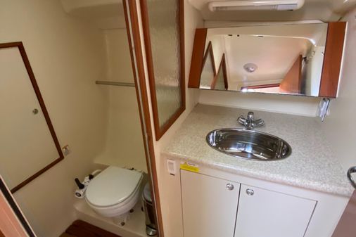Hunter 36 image