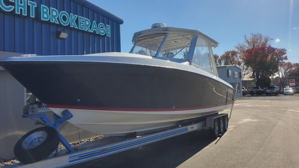 Contender 35 Express Side Console 