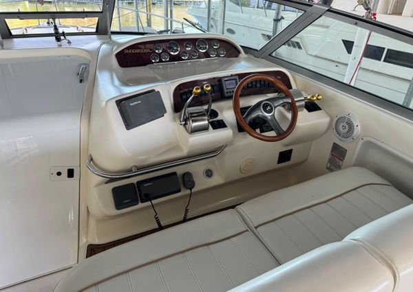 Sea Ray 330 Sundancer image