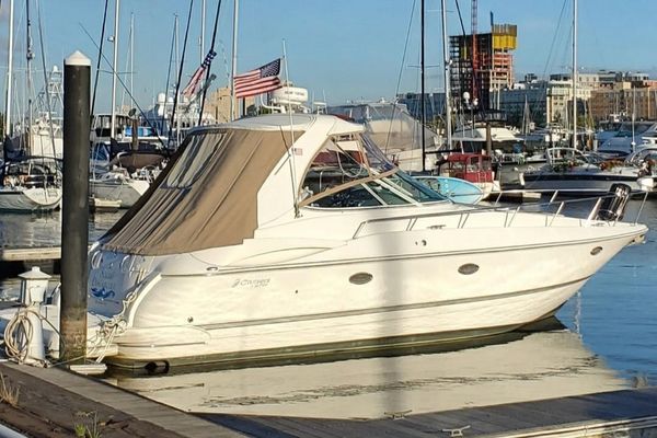 Cruisers Yachts 370 Express - main image