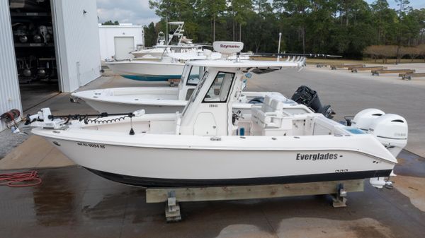 Everglades 255 Center Console 