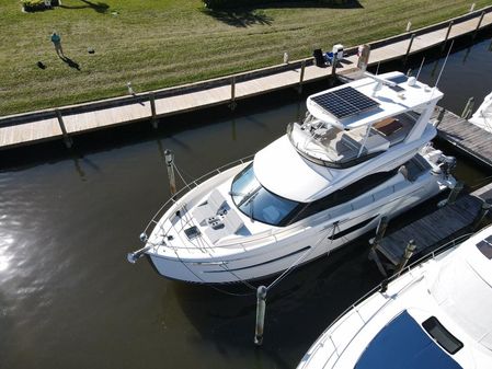 Carver C 52 Command Bridge image