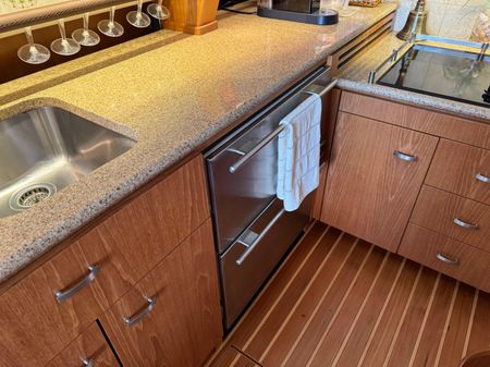 Tiara Yachts 5800 Sovran image