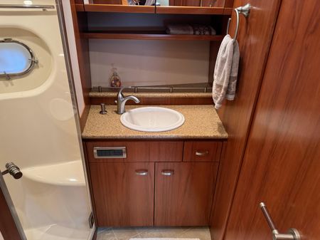 Tiara Yachts 5800 Sovran image