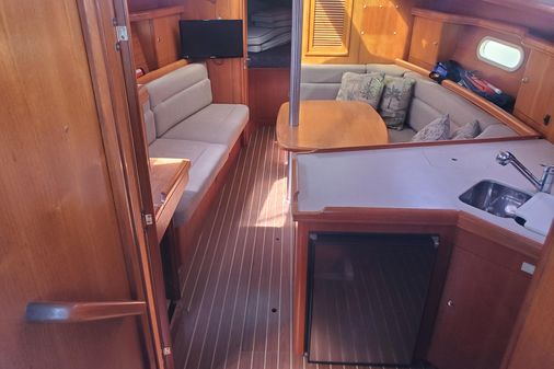 Hunter 36 image