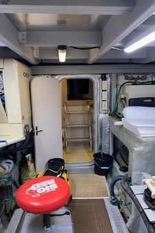 Mainship Aft Cabin MY image