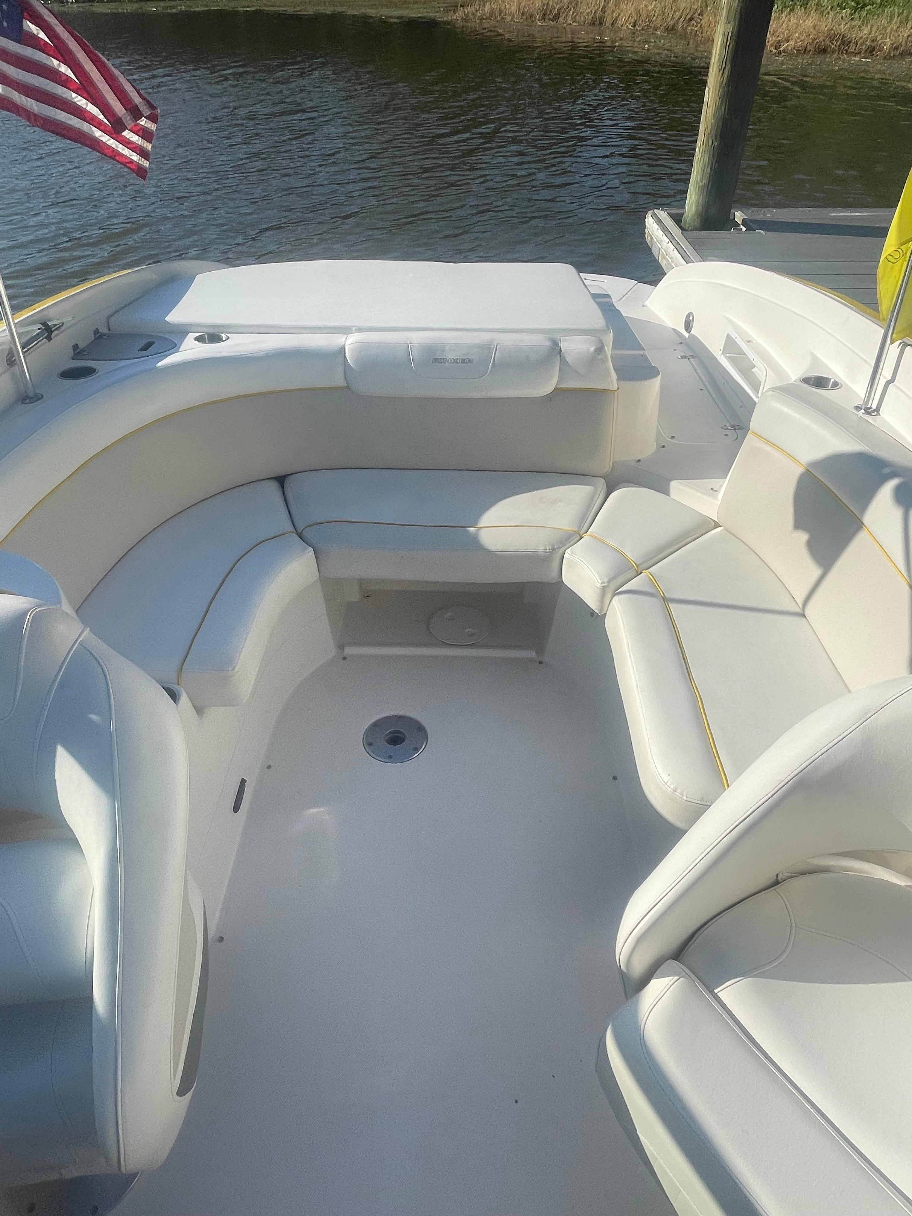 2007 Rinker 246 captiva bowrider