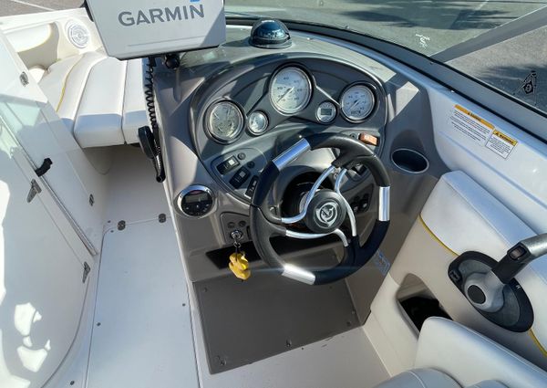 Rinker 246-CAPTIVA-BOWRIDER image