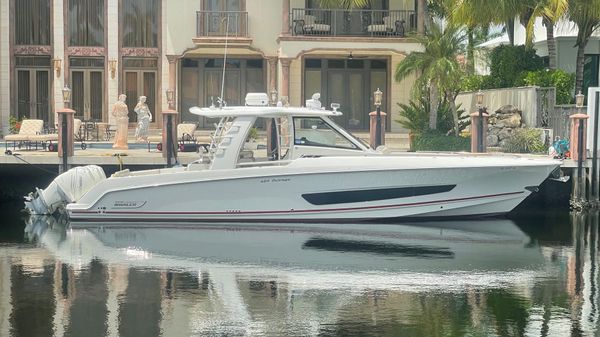 Boston Whaler 420 Outrage