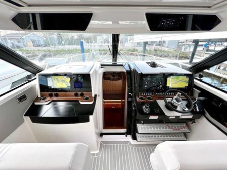 Tiara Yachts 43 LE image