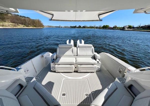 Tiara Yachts 43 LE image