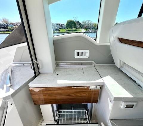 Tiara Yachts 43 LE image