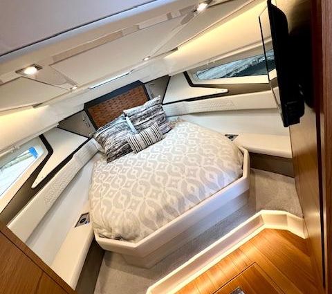 Tiara Yachts 43 LE image