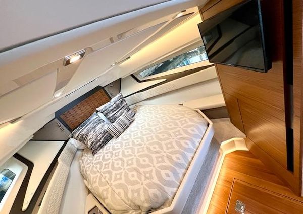 Tiara Yachts 43 LE image