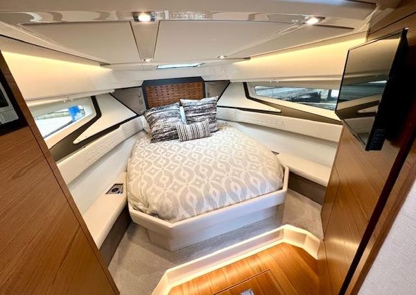 Tiara Yachts 43 LE image