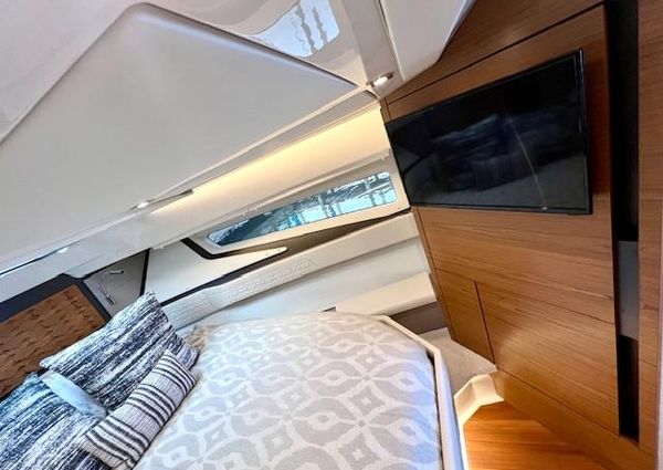 Tiara Yachts 43 LE image