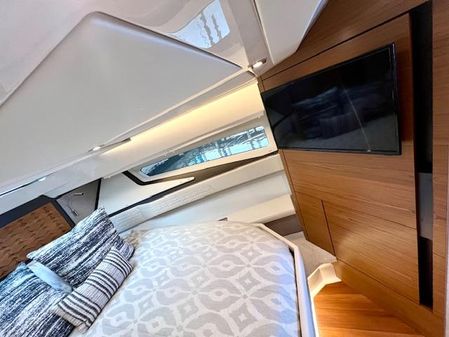 Tiara Yachts 43 LE image