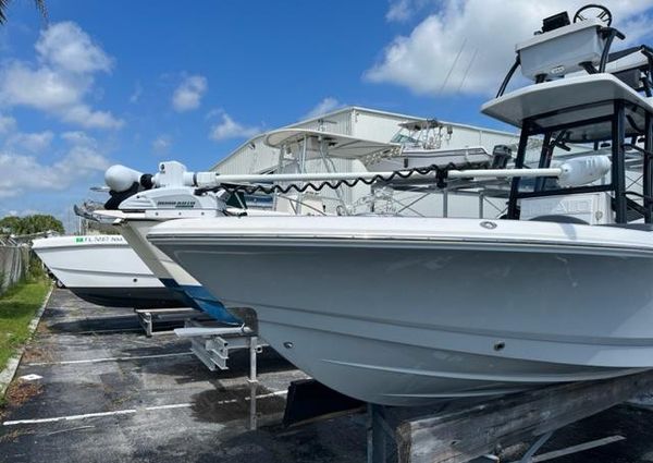 Robalo 246 Cayman image