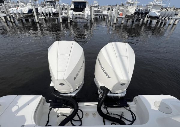 Boston Whaler 280 Outrage image