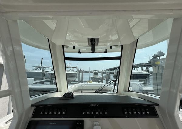 Boston Whaler 280 Outrage image