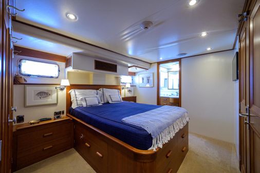 New England Boatworks Enclosed Raised Pilothouse image