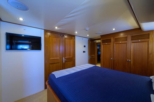 New England Boatworks Enclosed Raised Pilothouse image