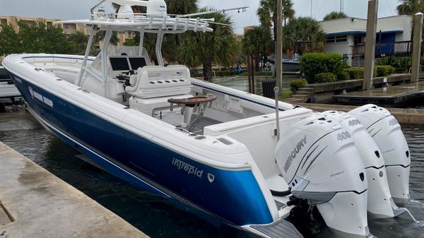 Intrepid 400 Center Console