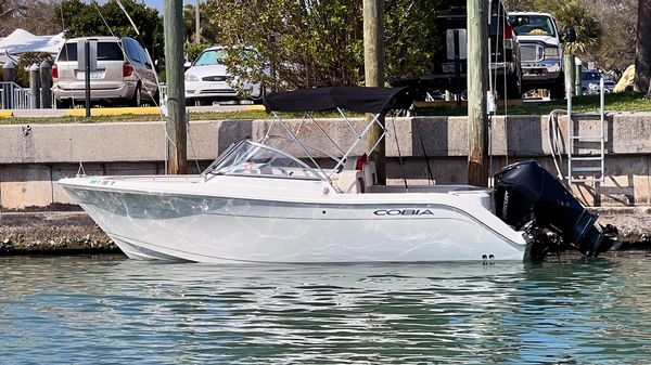 Cobia 220 Dual Console 