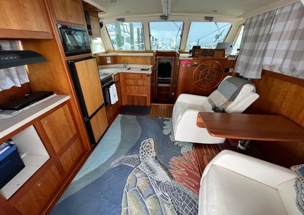 Mainship 390 Trawler image