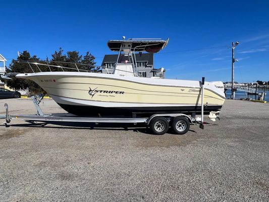 Seaswirl-striper 2601-CENTER-CONSOLE-O-B - main image