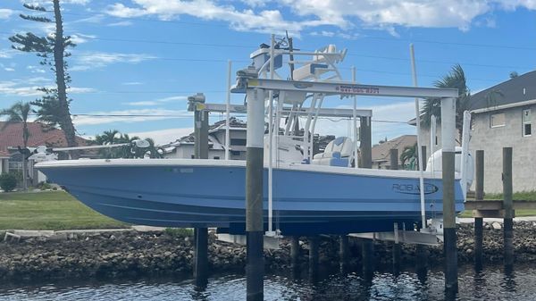 Robalo 246 Skydeck