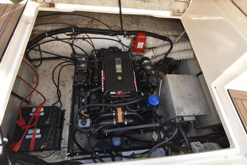 Rinker 270 Fiesta Vee w/Genset image