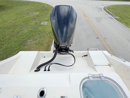 Cobia 237-CENTER-CONSOLE image