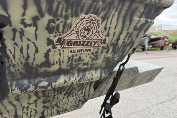 Tracker GRIZZLY-1860-MVX-CC image