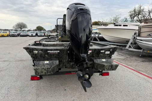 Tracker Grizzly 1860 MVX CC image