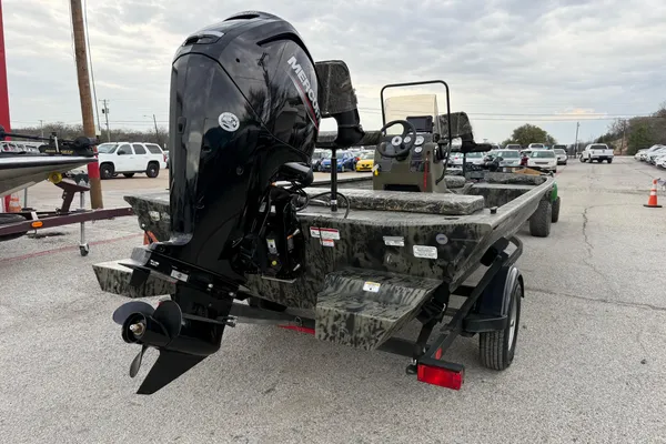 Tracker GRIZZLY-1860-MVX-CC image