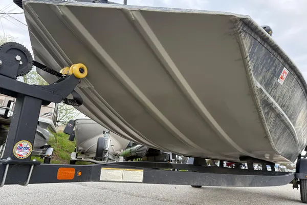 Tracker GRIZZLY-1860-MVX-CC image