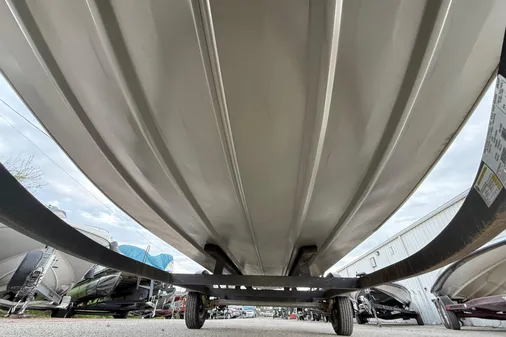 Tracker Grizzly 1860 MVX CC image