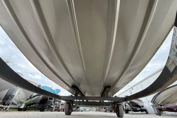 Tracker GRIZZLY-1860-MVX-CC image