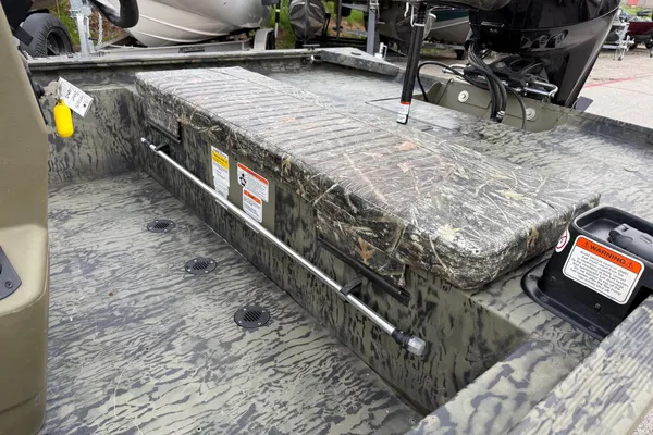 Tracker GRIZZLY-1860-MVX-CC image